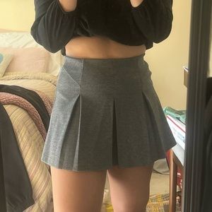 Pleated schoolgirl look gray mini skirt